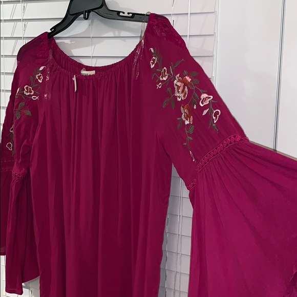 Umgee Contrast Trim Bell Sleeve Top